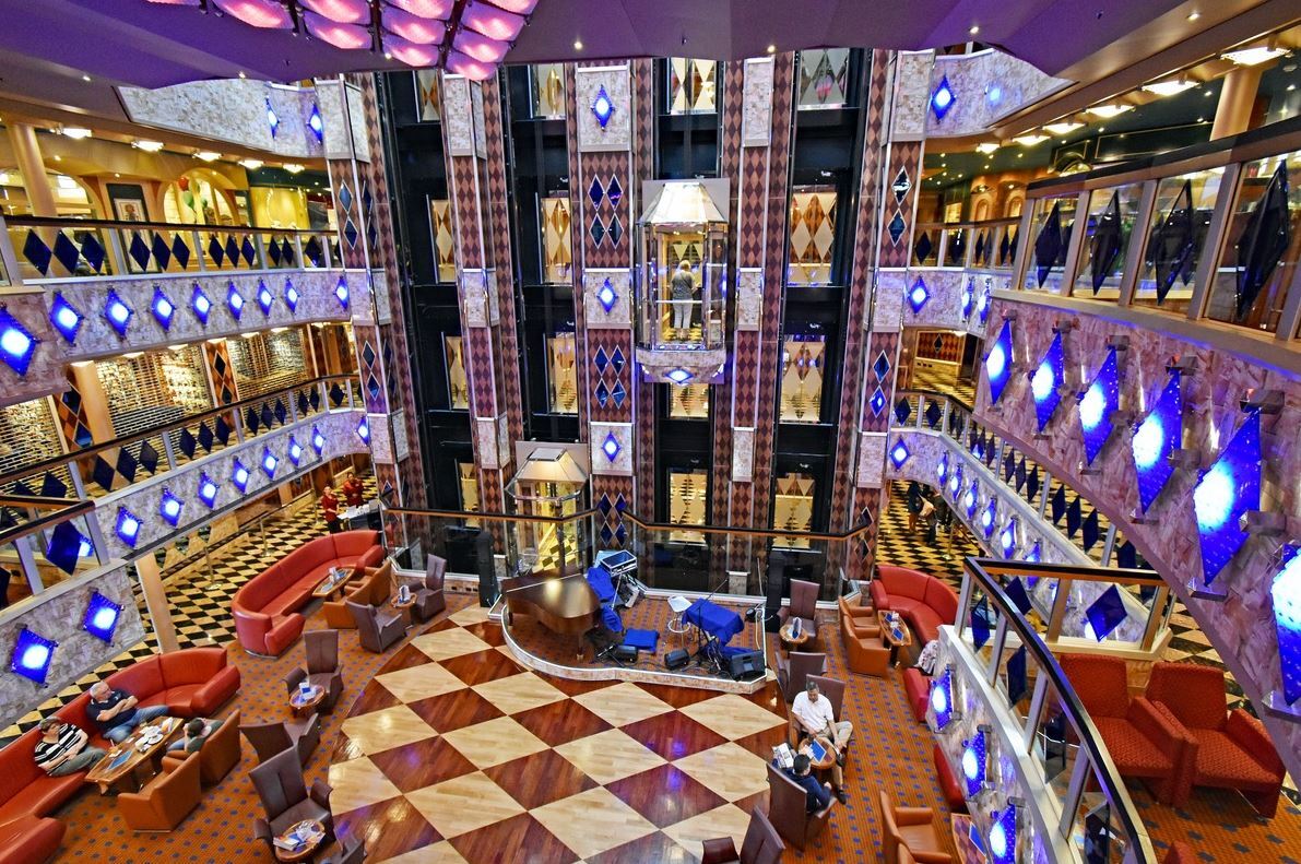 Costa Favolosa Dei Diamanti Atrium